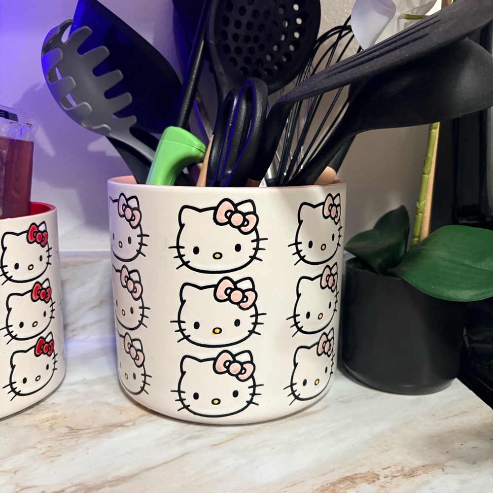 Hello Kitty Larger Planter